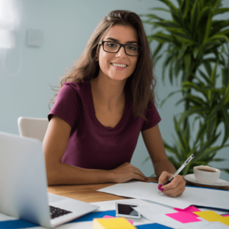 Mujer escribiendo